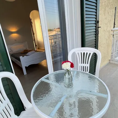 Ξενοδοχείο με διαμερίσματα Kavos Aparthotel Κάβος