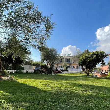 Ξενοδοχείο με διαμερίσματα Kavos Aparthotel